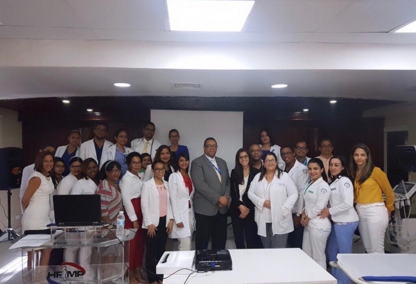 Reumatóloga internacional capacita médicos del Moscoso Puello